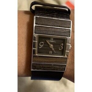FOSSIL Vtg Wood Grain Analog Wrist Watch Stainless Steel Leather Model ES-1654